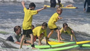 Skudinsurf_yellow_group